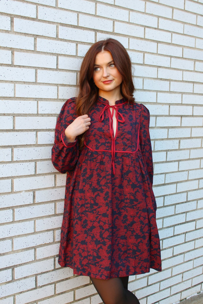 berry mini dress Floral Print Contrast Piping Detail Babydoll Small patrón de vestido vintage the kind of detail AMUR Lorelie Halter Gown Color:WHT