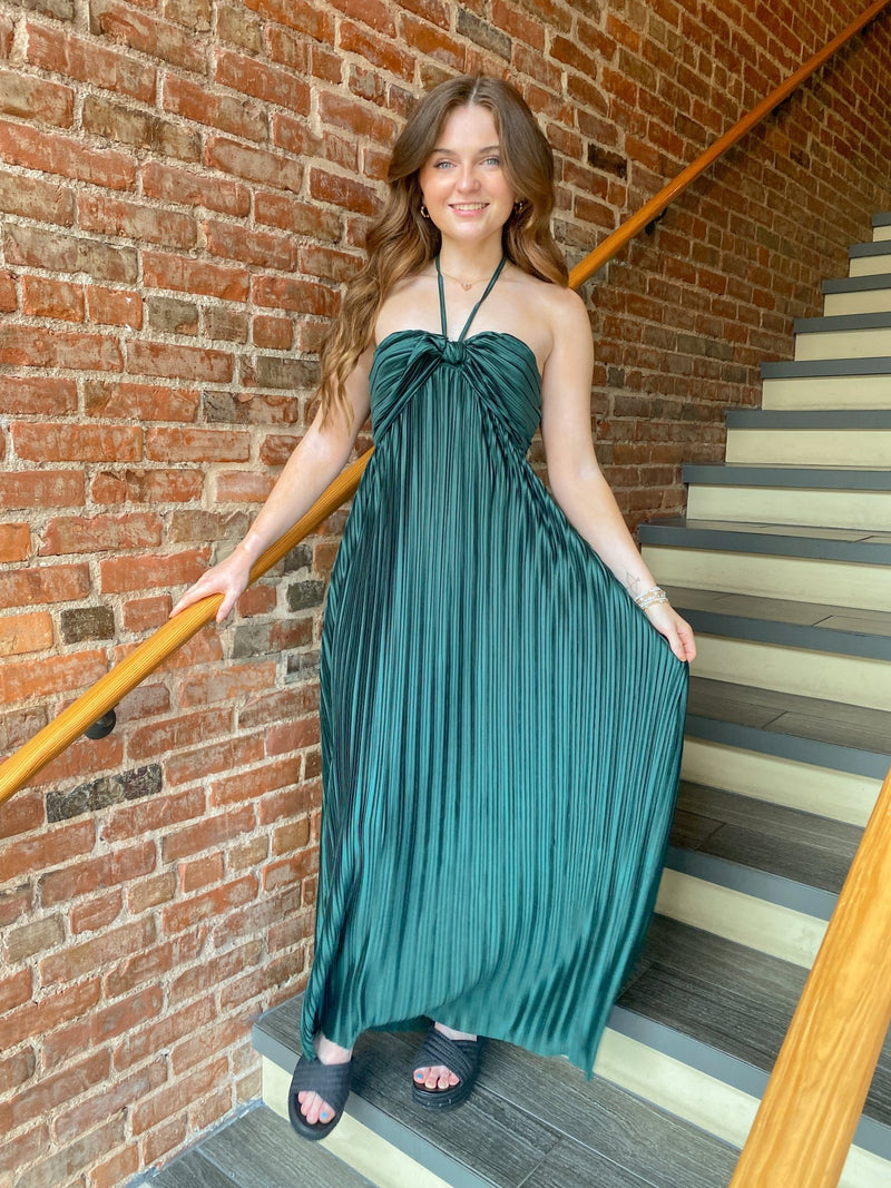 pleated halter neck dress Deep Emerald Green Maxi this elegant satin maxi Size:MEDIUM - US WOMEN 7.5 - UK 5.5 - EU 39 Hi-Low Dress Little White Dress Size