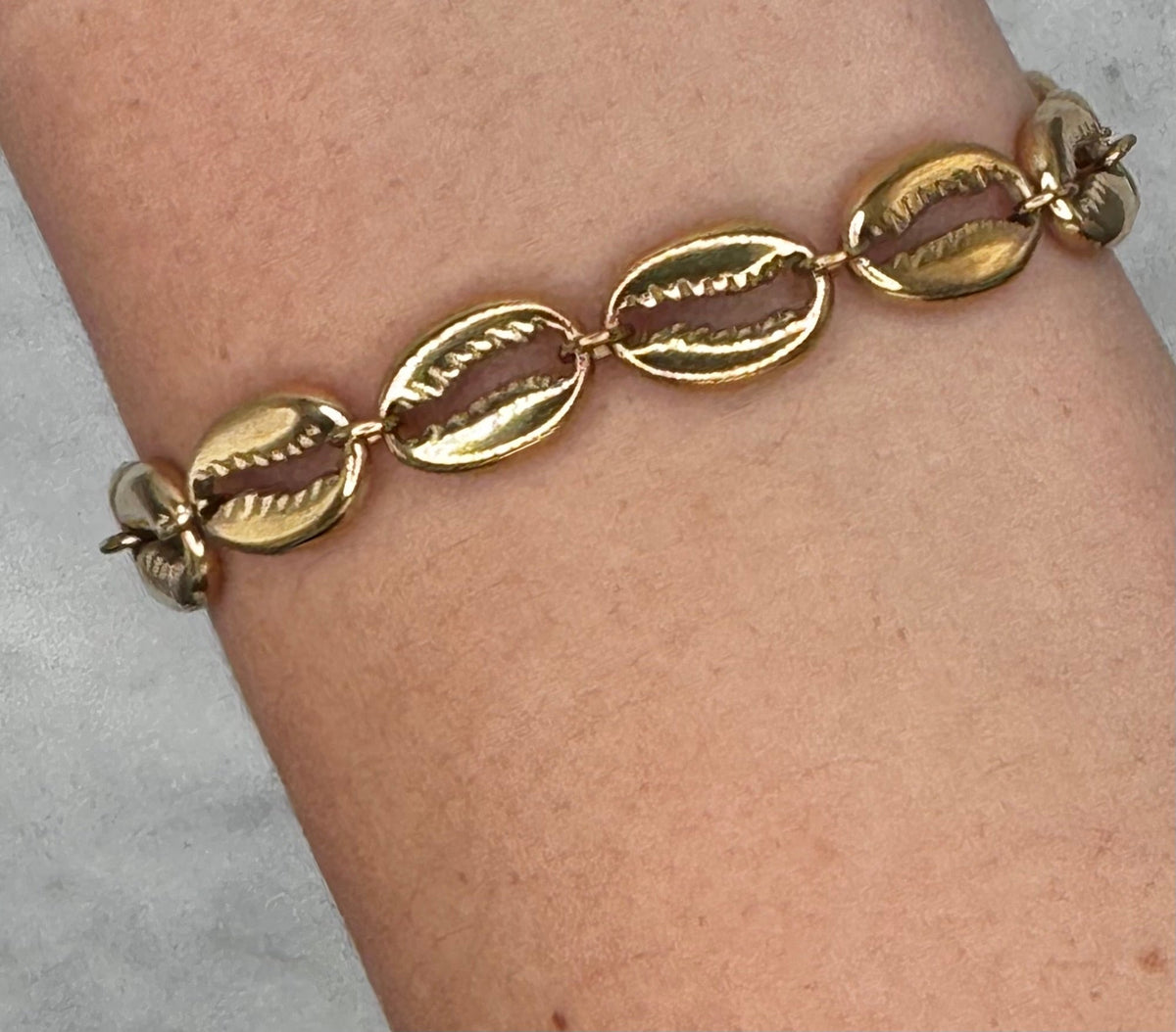 18K Gold Plated 8.5” Seashell Bracelet | Sissy Boutique