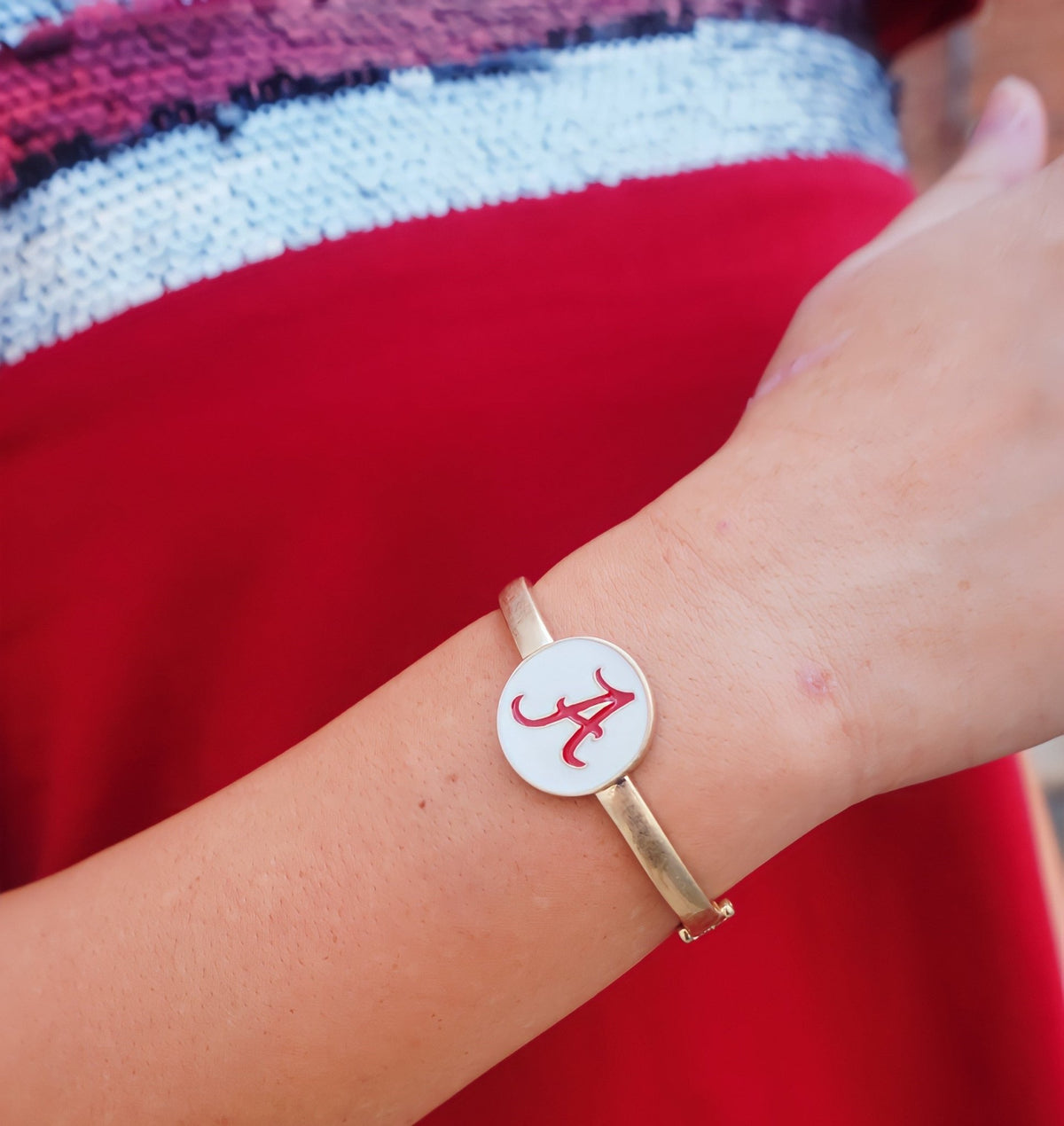 ALABAMA CRIMSON TIDE ENAMEL STATEMENT HINGE BANGLE IN WHITE | CANVAS Style