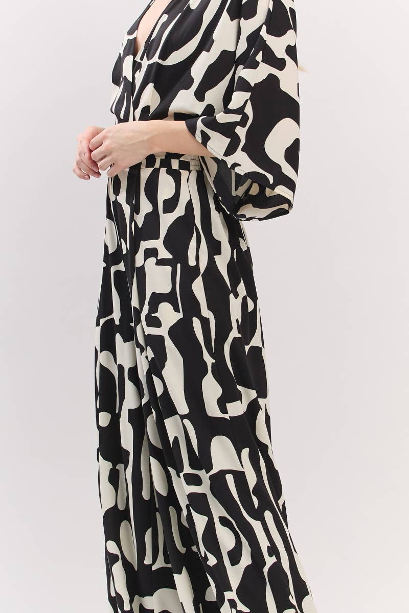 Black and White Geometric Print 3/4 Kimono Sleeve V- Neck Jumpsuit | B I G H I T Fashion