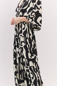 Black and White Geometric Print 3/4 Kimono Sleeve V- Neck Jumpsuit | B I G H I T Fashion