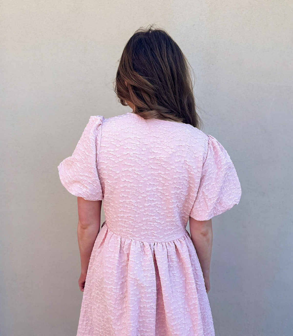 BUBBLE TEXTURED BOW TIE FRONT MINI DRESS | idem ditto