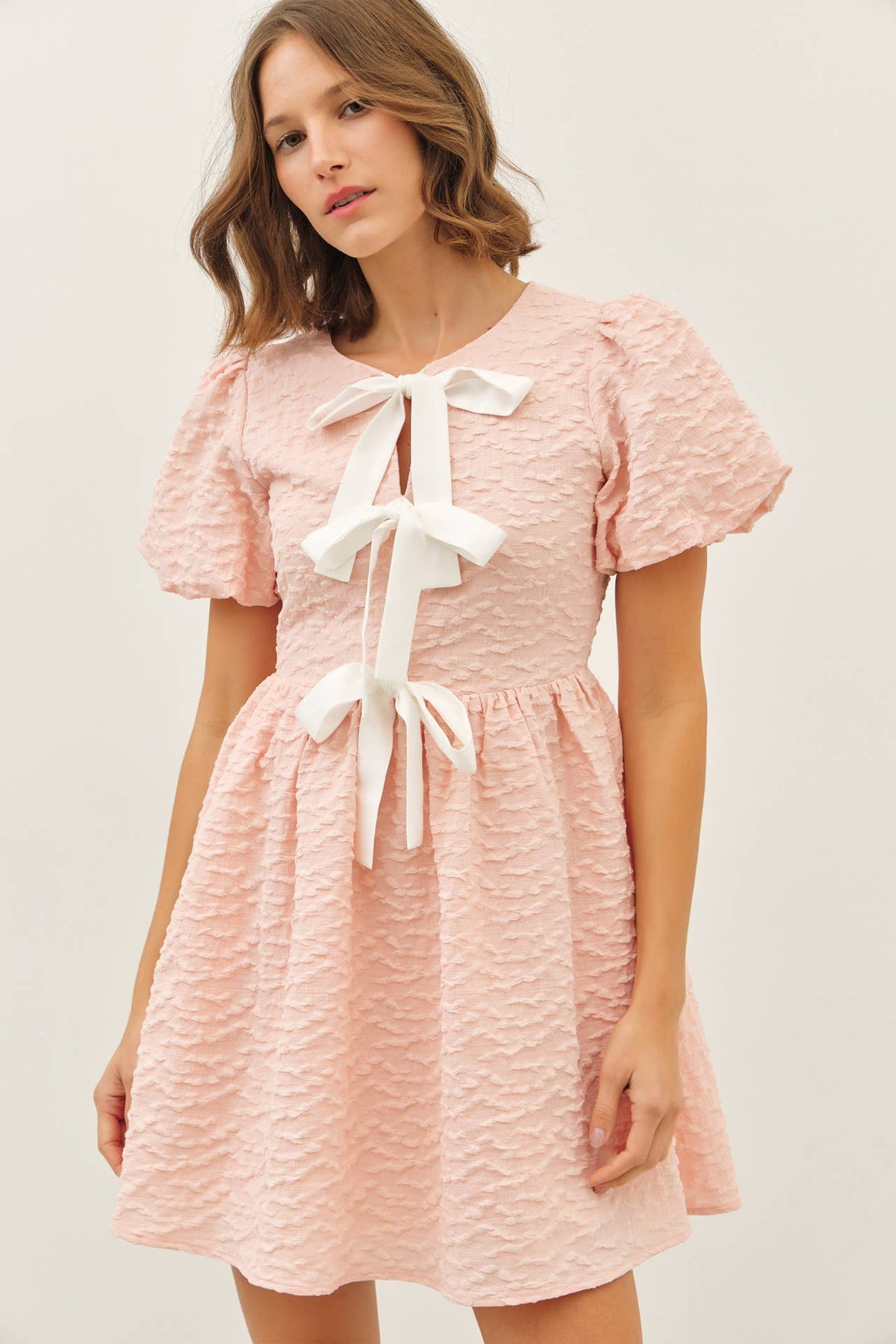 BUBBLE TEXTURED BOW TIE FRONT MINI DRESS | idem ditto