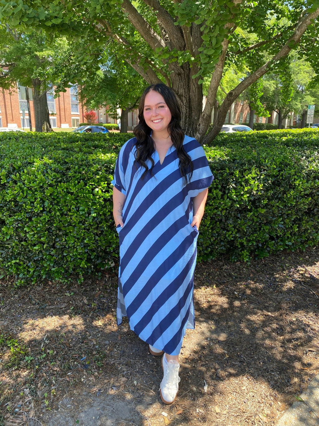 light blue and navy dress Stripe Dolman Sleeve V-Neck Midi with Pocket Mugler asymmetric velvet dress length: MAXI Colour:Noir line gown in soft