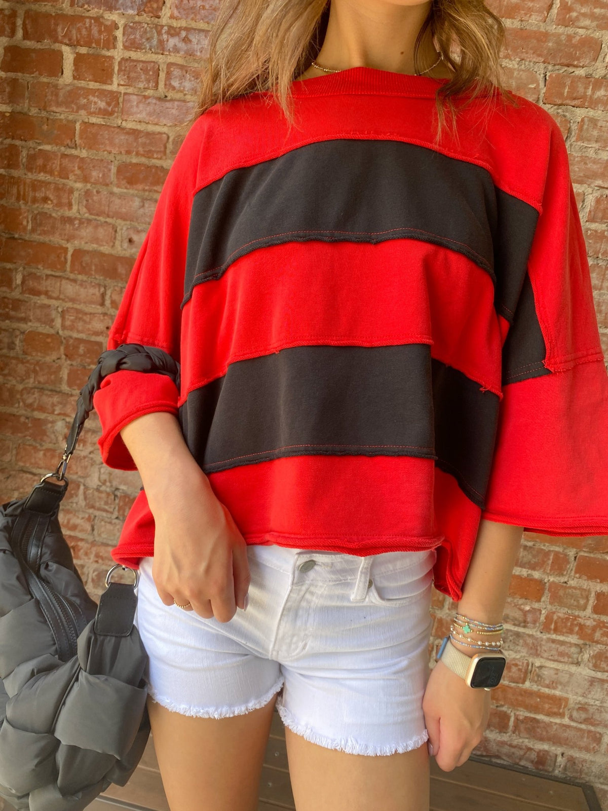 RED AND BLACK RAW EDGE DETAIL COLOR BLOCK CROP T-SHIRT | Peach Love California
