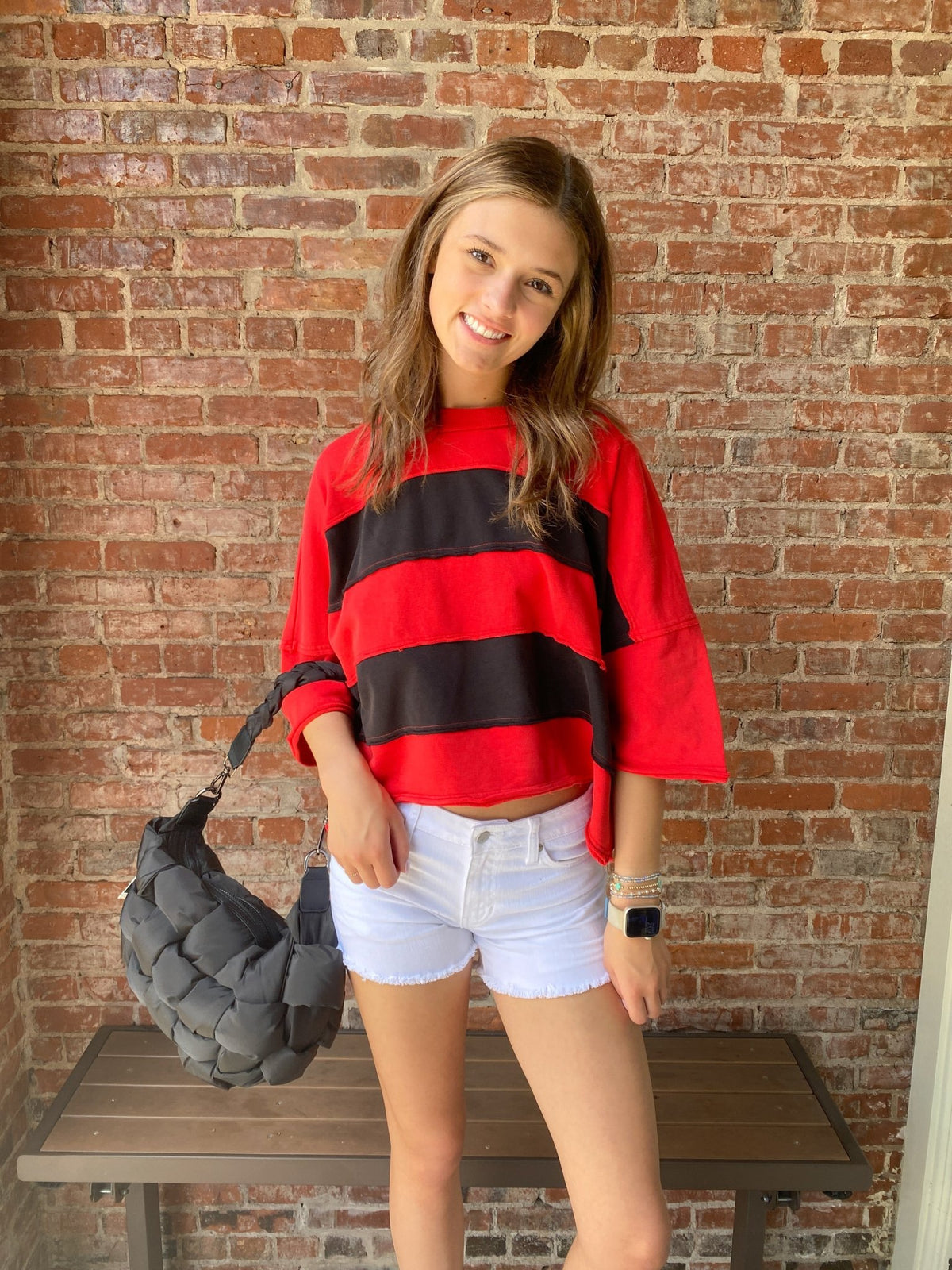 RED AND BLACK RAW EDGE DETAIL COLOR BLOCK CROP T-SHIRT | Peach Love California