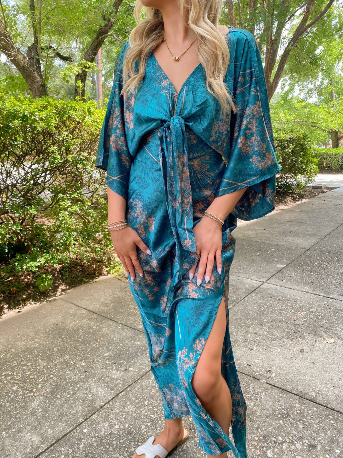 Teal Floral Kimono Sleeve Tie Back Maxi Dress l | Aakaa